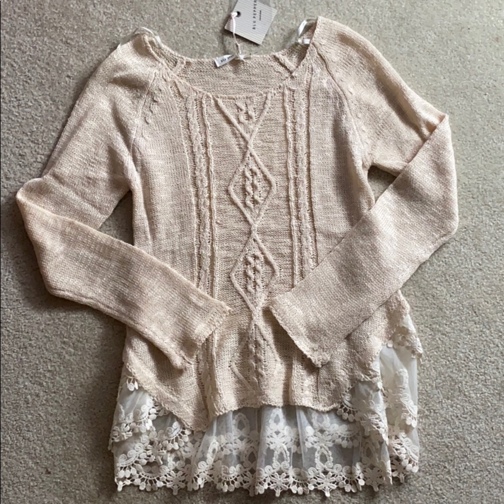 NWT Beautiful tan sweater
